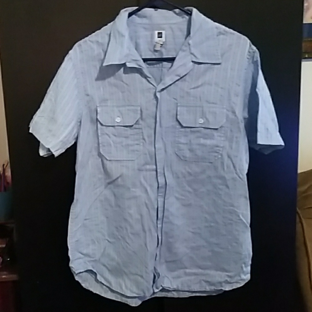 Gap blue button down short sleeve shirt
